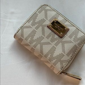 ✨ Michael Kors Mini Wallet ✨